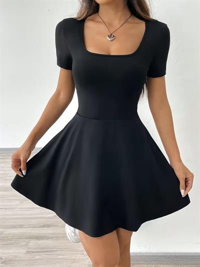 Kadın Kısa Kollu Kare Yakalı Cep Detaylı Dalgıç Elbise Tulum