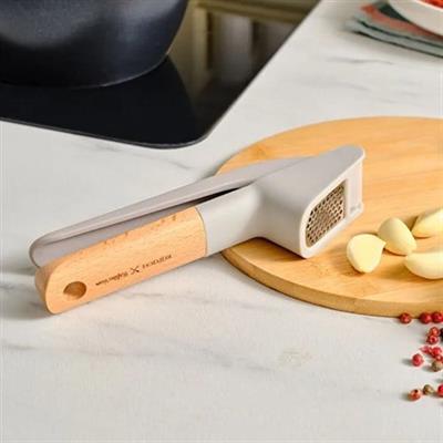 Karaca X Refika Gadgets Ahşap Saplı Sarımsak Ezici
