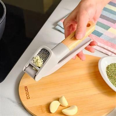 Karaca X Refika Gadgets Ahşap Saplı Sarımsak Ezici