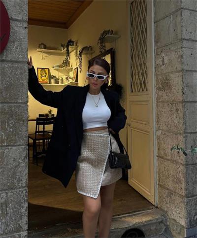 ŞANEL  KAPAKLI ÇOBAN DİKİŞ DETAYLI KISA ETEK - Bej