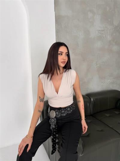 Vatkalı Kolsuz V Yaka Drapeli Crop Bluz Likralı Fit - Boyalı Gri