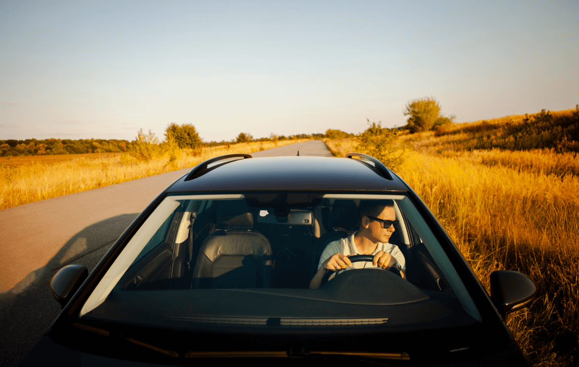 Sürücüler İçin En İyi Polarize Gözlük Seçimi: Güvenli Sürüş İçin İpuçları