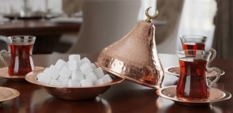 İçi şeker dolu Bakır şekerlik