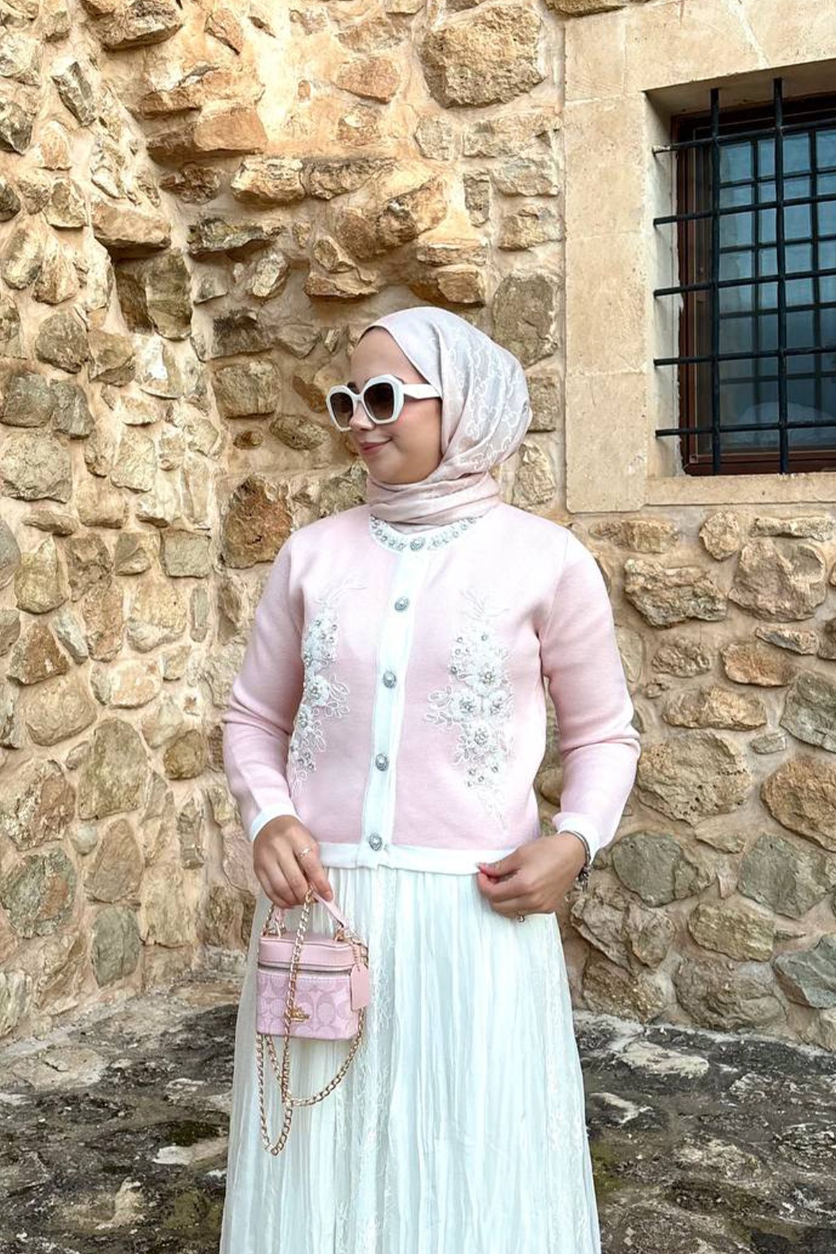 İnci Düğme Nakışlı Hırka