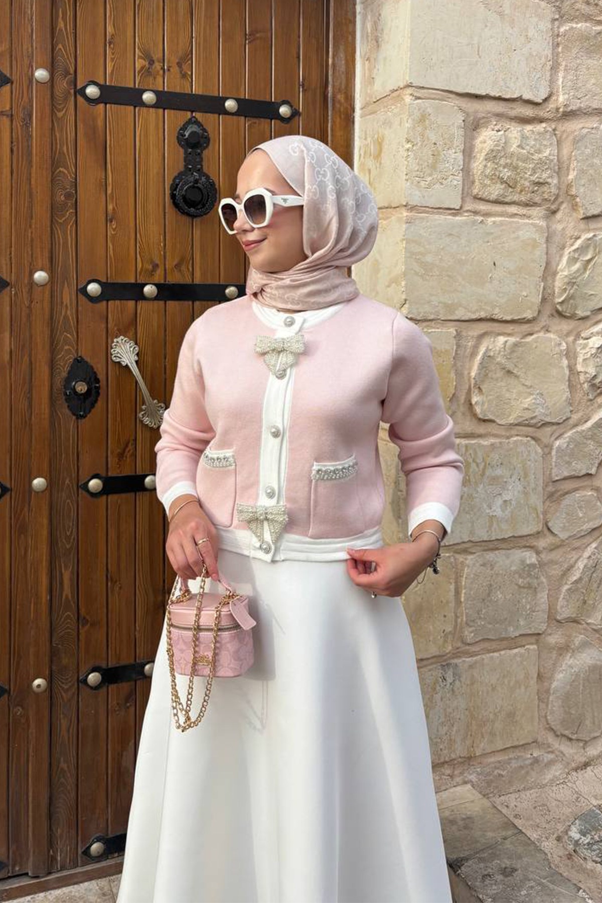 Kurdale Broş Taş İşleme Hırka