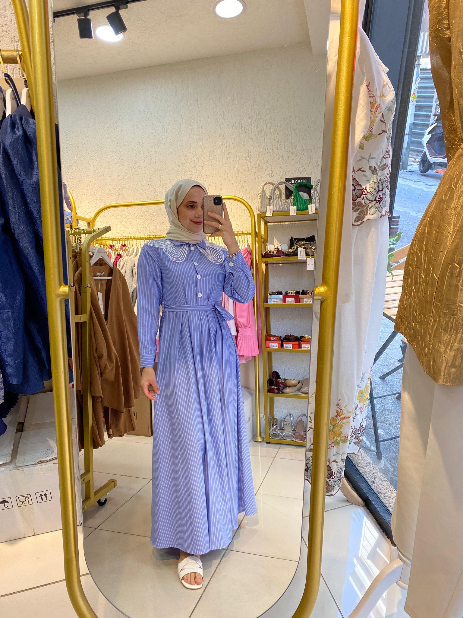 ORGANZE YAKA ÇİZGİLİ ELBİSE