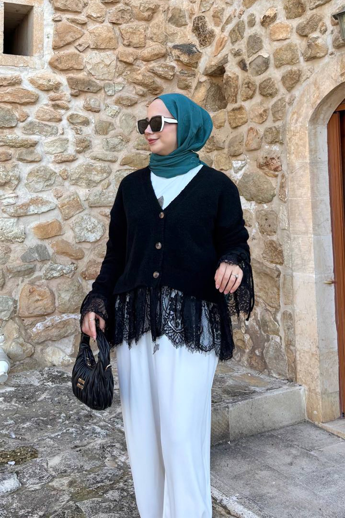 Kol Büzgülü Dantel Detay Hırka