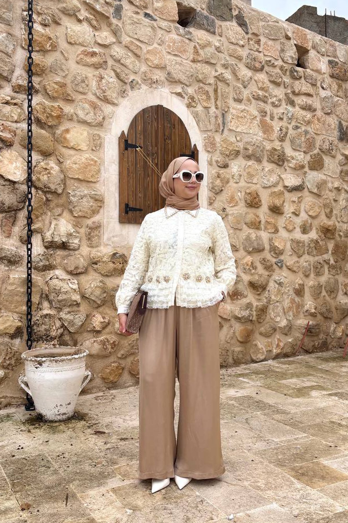 Yakası Taşlı Dantel İşlemeli Ceket