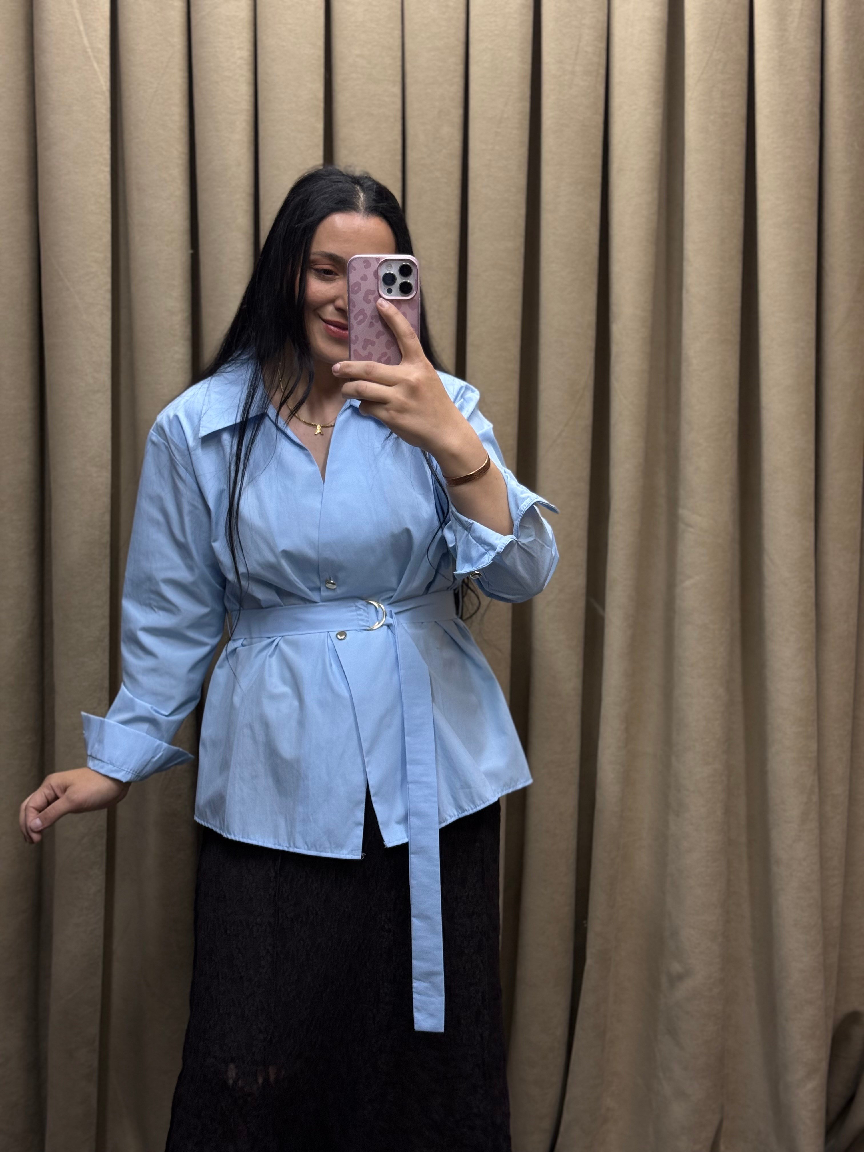  Lina Kemer Detaylı Poplin Mavi Gömlek