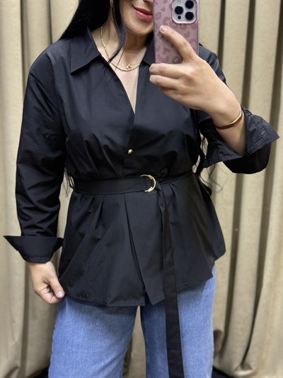  Lina Kemer Detaylı Poplin Siyah Gömlek