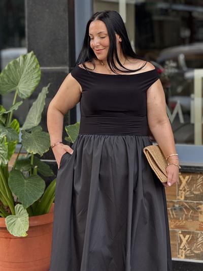 BKT MADONNA SİYAH ELBİSE