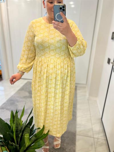 NK SARI DESENLİ ELBİSE 