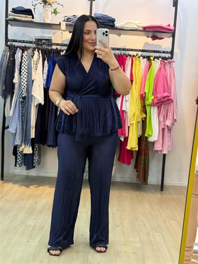 PİLİSELİ LACİVERT KRAVÜZE TAKIM