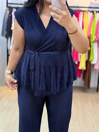 PİLİSELİ LACİVERT KRAVÜZE TAKIM