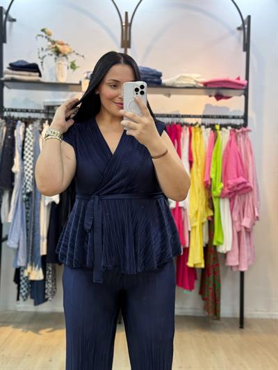 PİLİSELİ LACİVERT KRAVÜZE TAKIM