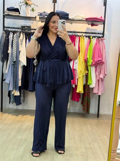 PİLİSELİ LACİVERT KRAVÜZE TAKIM