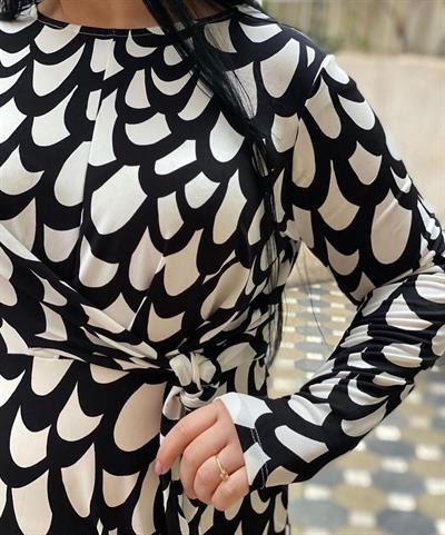 SİYAH BEYAZ BAĞLAMA DETAYLI ELBİSE