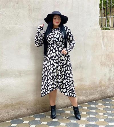 SİYAH BEYAZ BAĞLAMA DETAYLI ELBİSE