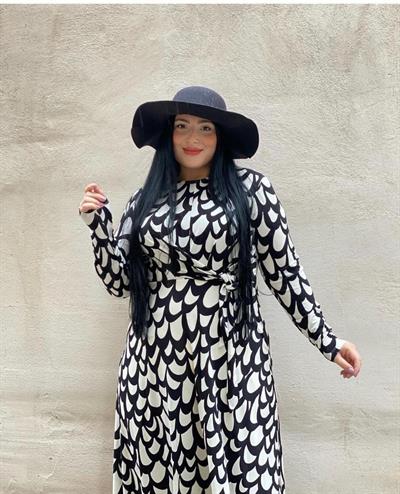 SİYAH BEYAZ BAĞLAMA DETAYLI ELBİSE