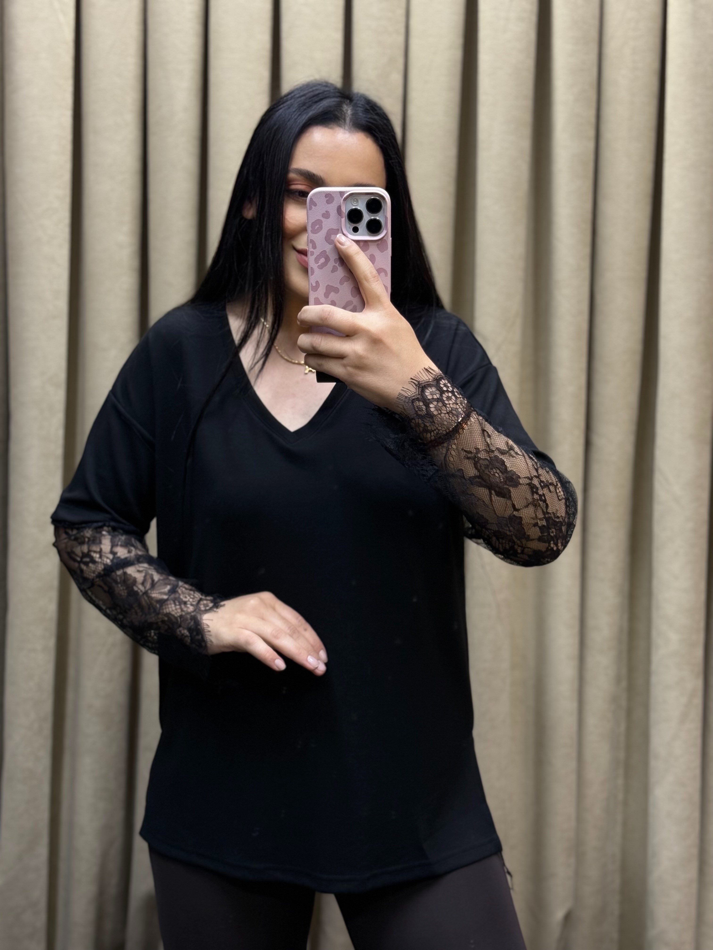 Aura Dantel Kol V Yaka Siyah Bluz