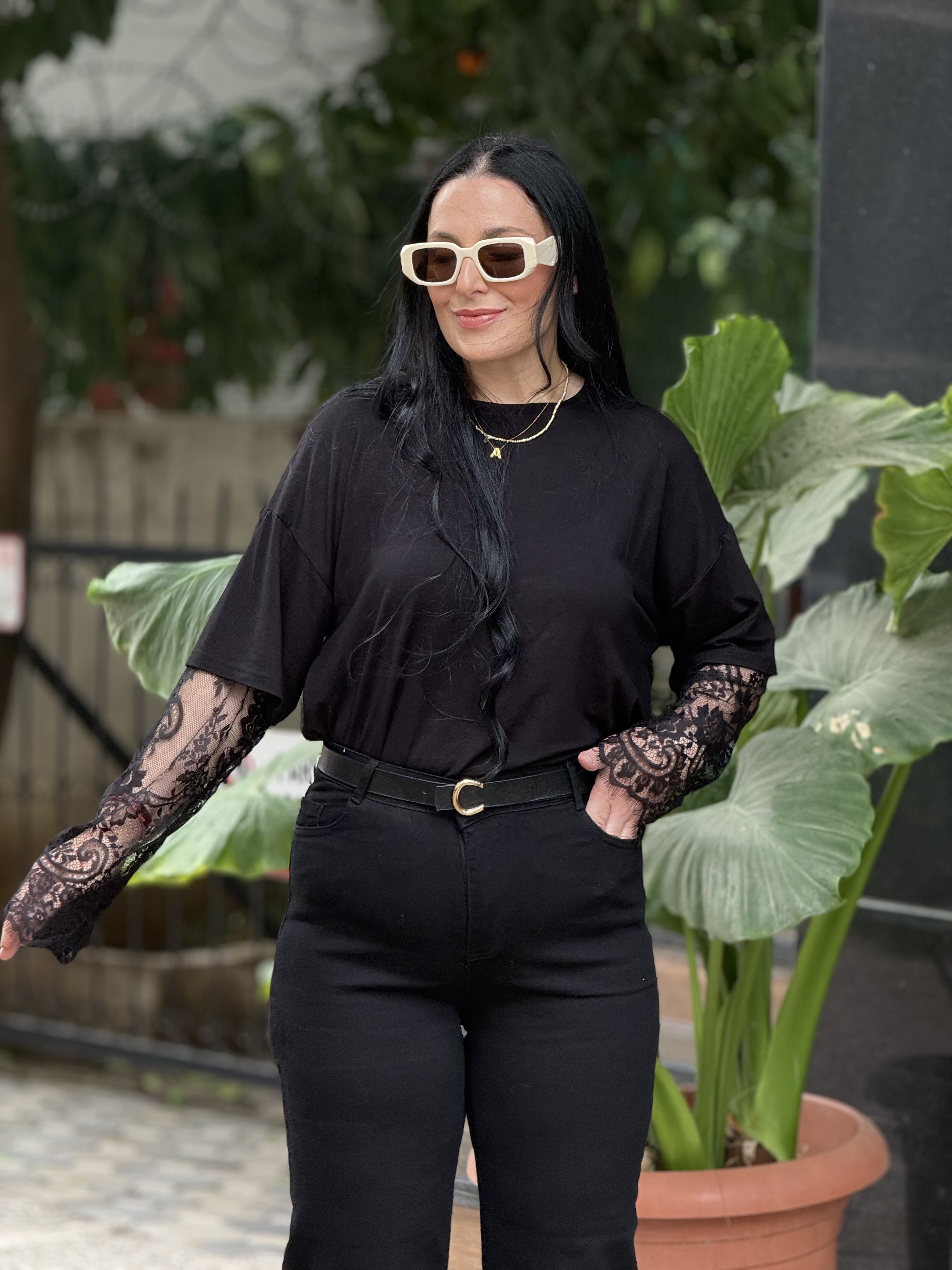 Lora Dantel Kol Detaylı Siyah Bluz