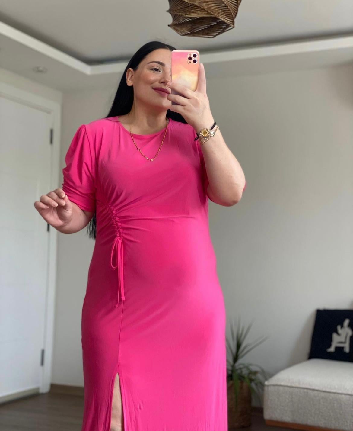 PEMBE BÜZGÜLÜ ELBİSE 