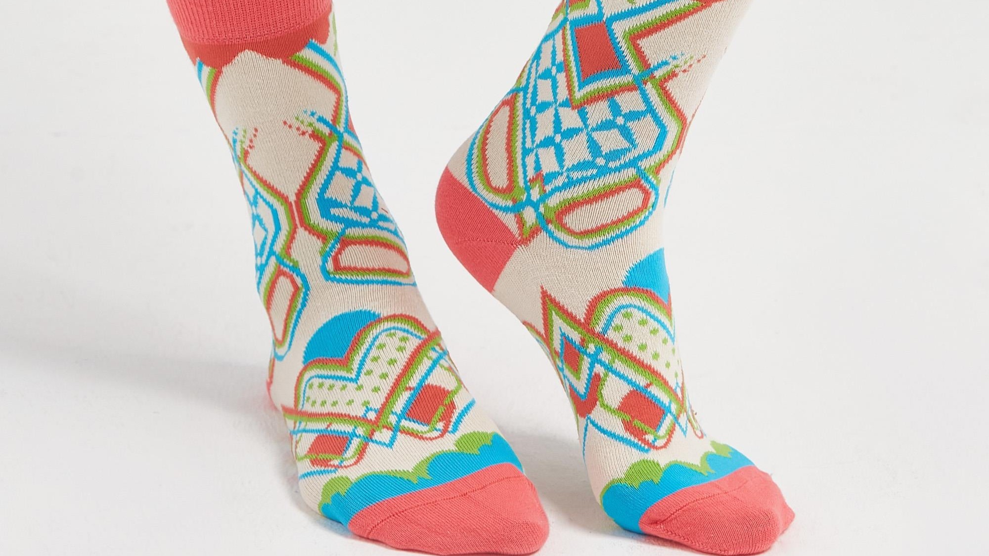 retro desenli çorap, kadın soket çorap, pastel desenli çorap, kadın çorap, desenli çorap kombinleri, günlük çorap, sneaker uyumlu çorap, pamuklu çorap, bakım önerileri, Bolero