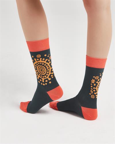 Kadın Espiral Etnik Desenli Çorap