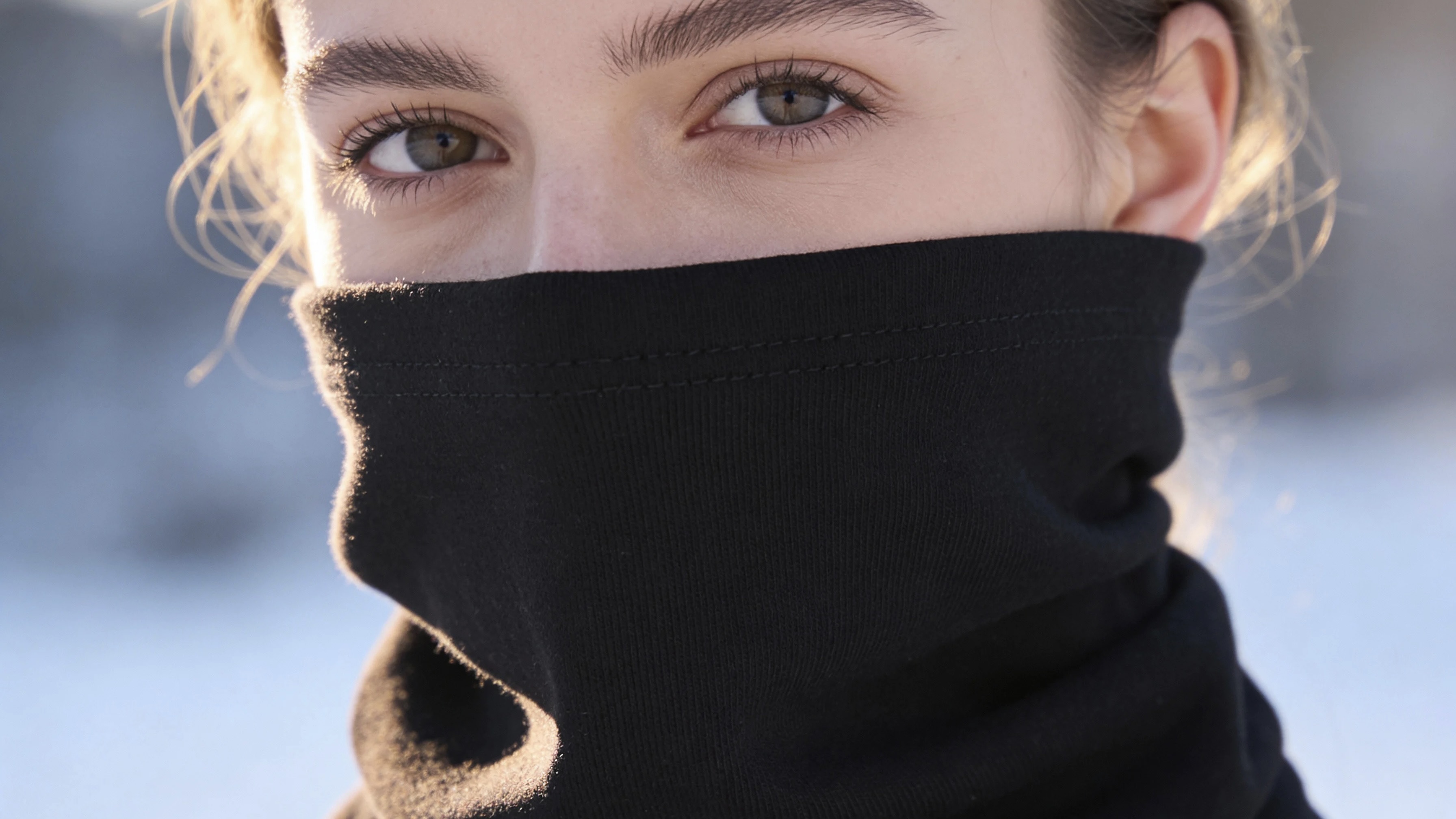 Kışın En Fonksiyonel Parçası: Unisex Siyah Boyunluk