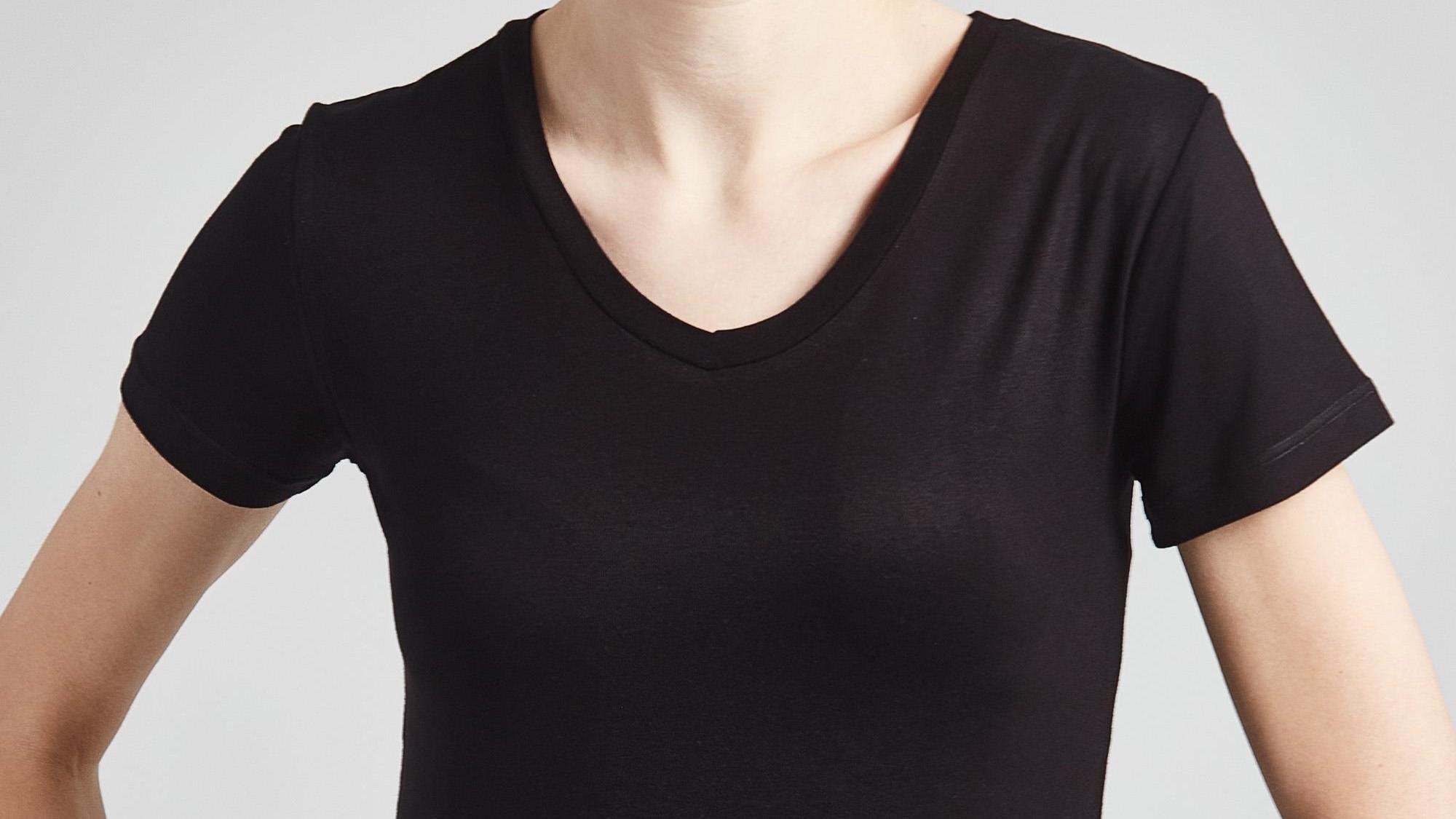 Sürdürülebilir Şıklık: Bambu Kumaşın Mucizesi ve Siyahın Asaleti,kadın iç giyim,siyah,kadın bambu tişört,siyah bambu tshirt,bambu kumaş,nefes alabilen kadın giyim,yumuşak bambu tişört,günlük kadın üst giyim,ofis kombinleri,Bolero kadın giyim