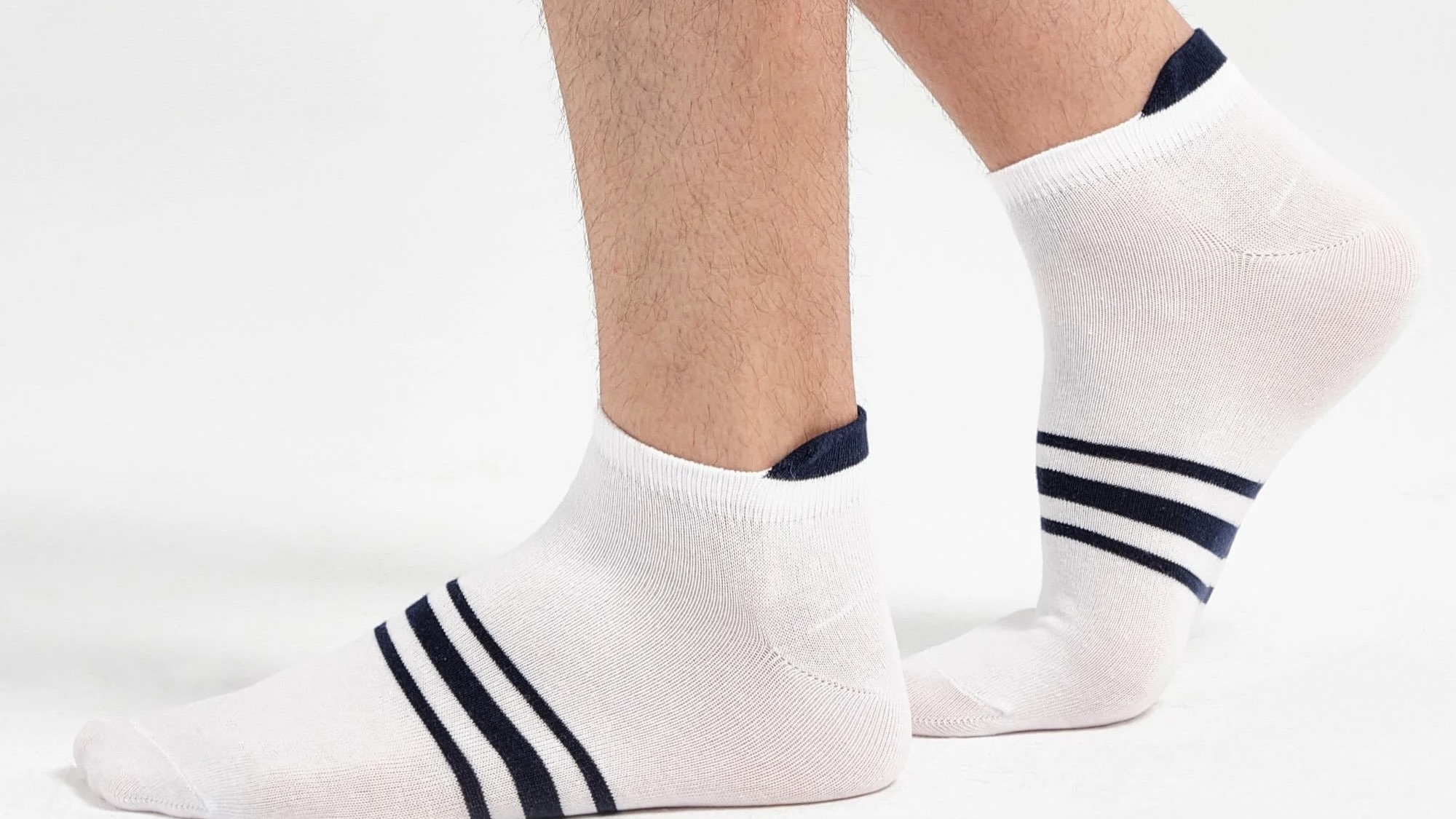 Hem Klasik Hem Modern: Beyaz Çizgili Patik Çorabı Rehberi