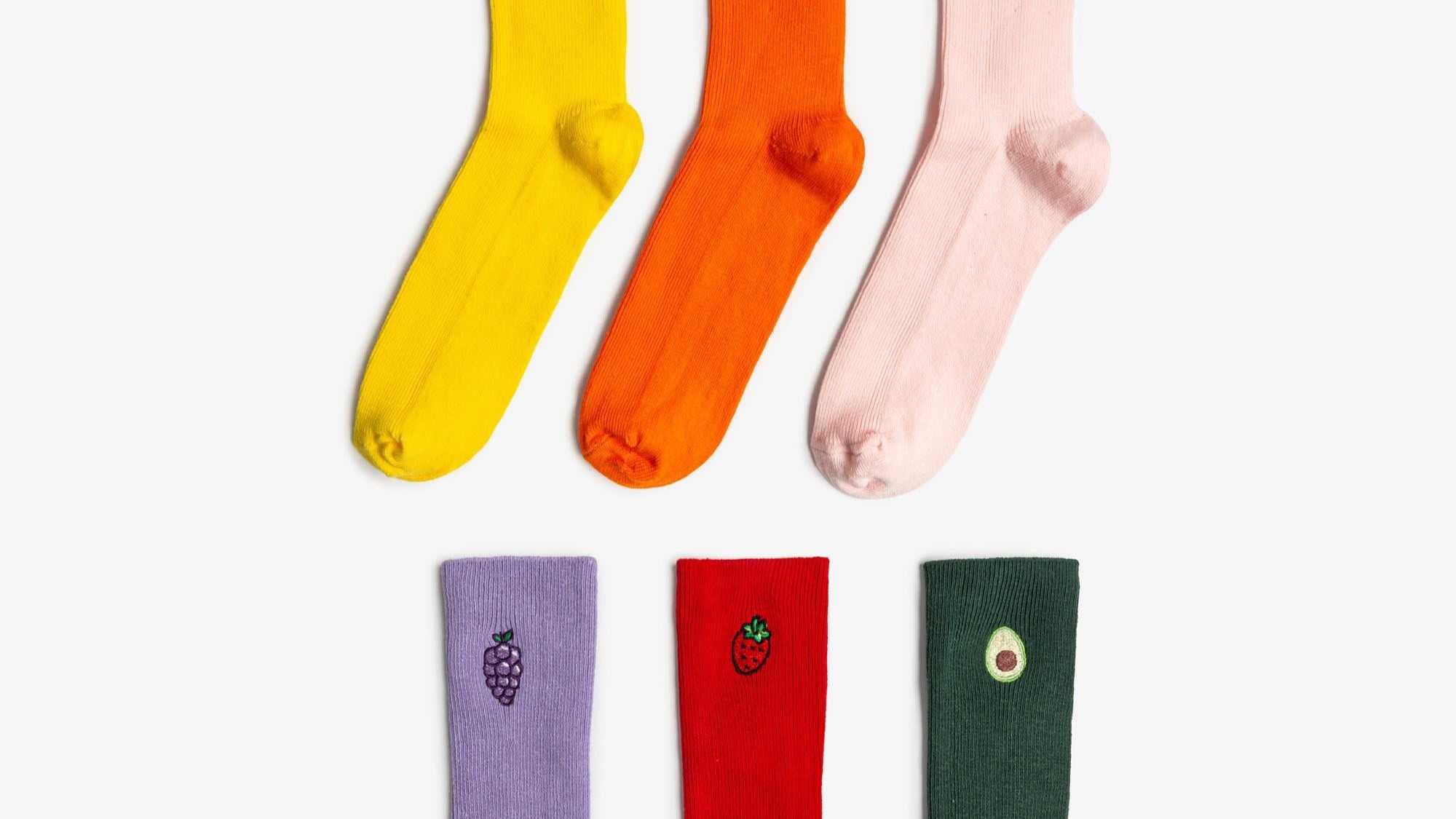 renkli meyveli nakışlı çorap,kadın soket çorap,nakışlı kadın çorabı,desenli çorap,günlük çorap,sneaker uyumlu çorap,renkli kadın çorabı,pamuklu çorap,hafta sonu kombini,Bolero