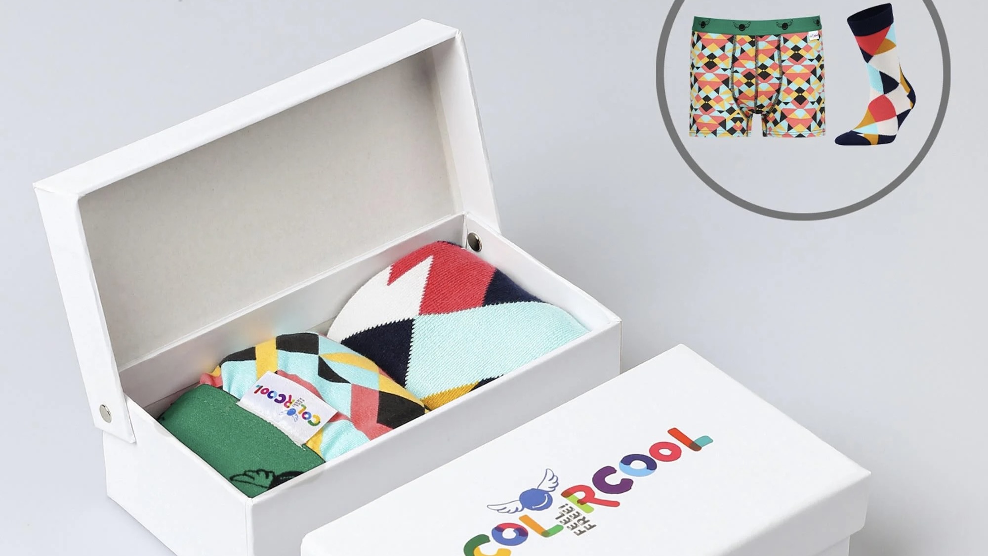 Retro Enerji, Günlük Konfor: Geometric Retro Desen Boxer ve Çorap ile Geometric Serisinin Gücünü Keşfedin