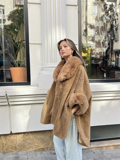 Yaka Ve Kolları Kürk Detaylı Panço Camel