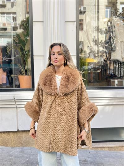 Yaka Ve Kolları Kürk Detaylı Panço Camel