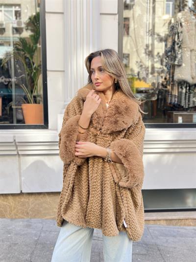 Yaka Ve Kolları Kürk Detaylı Panço Camel