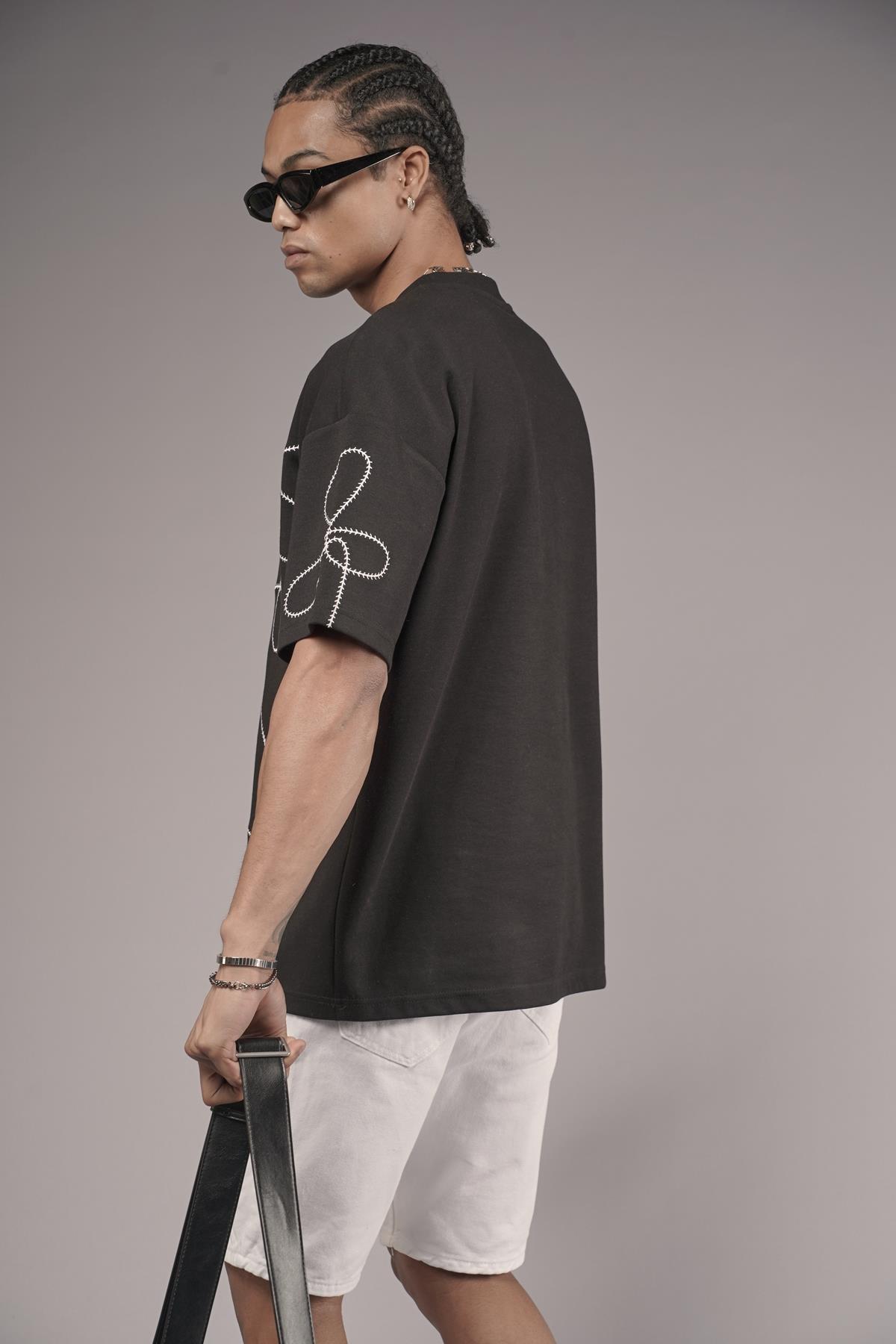 Bisiklet Yaka Nakış Detaylı Oversize Kalıp Unisex Tişört