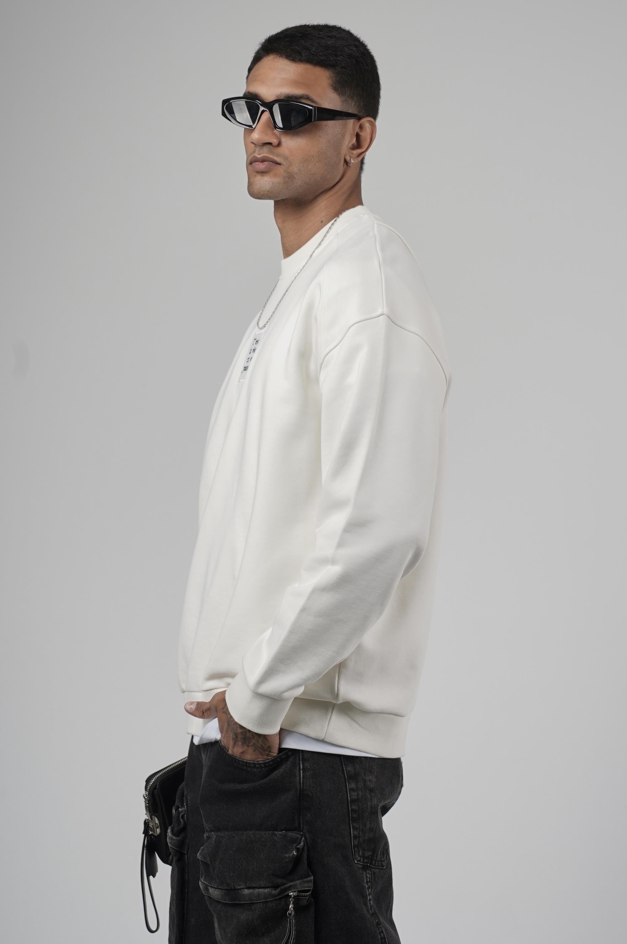 Bisiklet Yaka Önü Etiket Detaylı Oversize Basic Erkek Sweatshirt