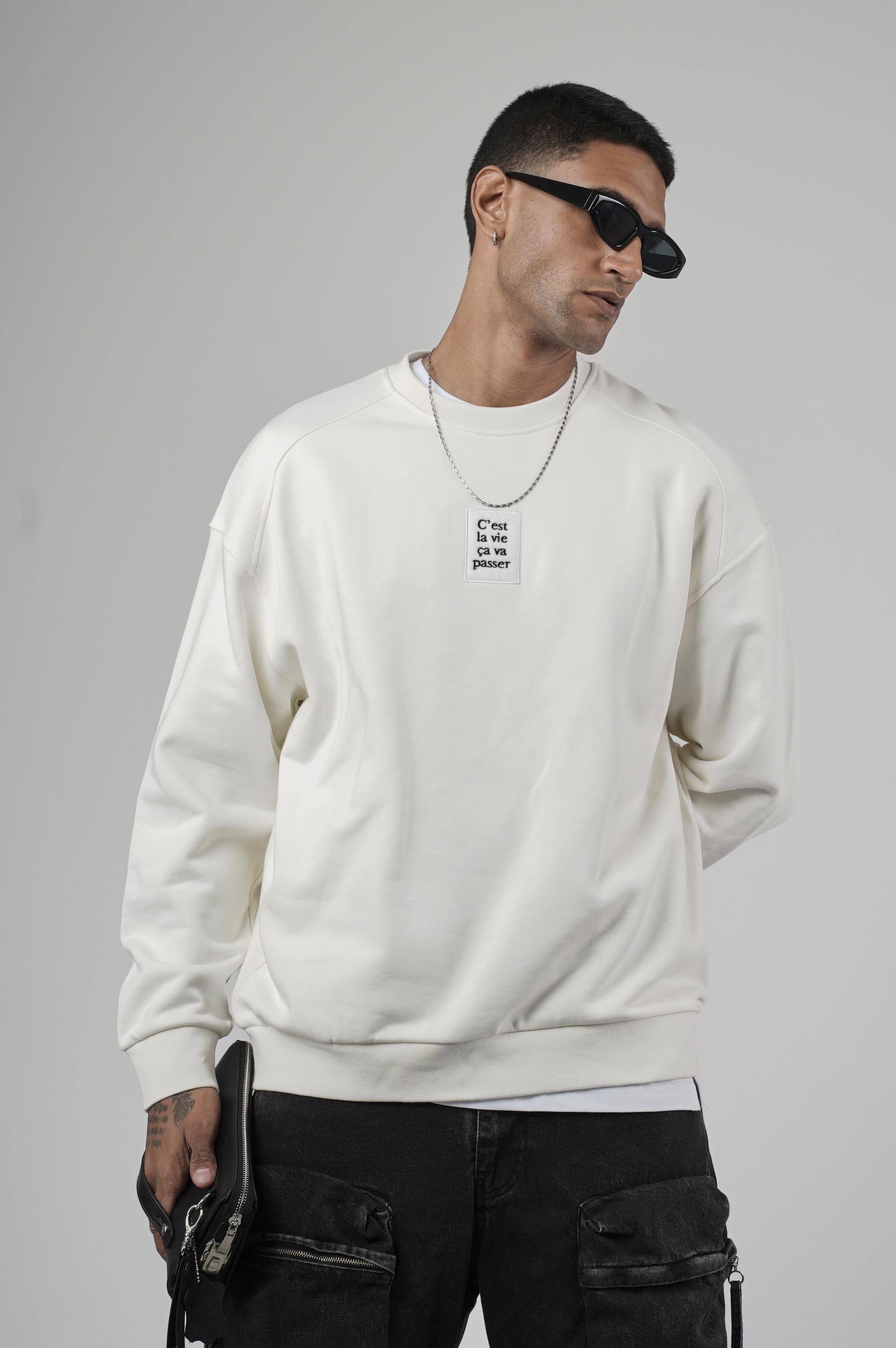 Bisiklet Yaka Önü Etiket Detaylı Oversize Basic Erkek Sweatshirt