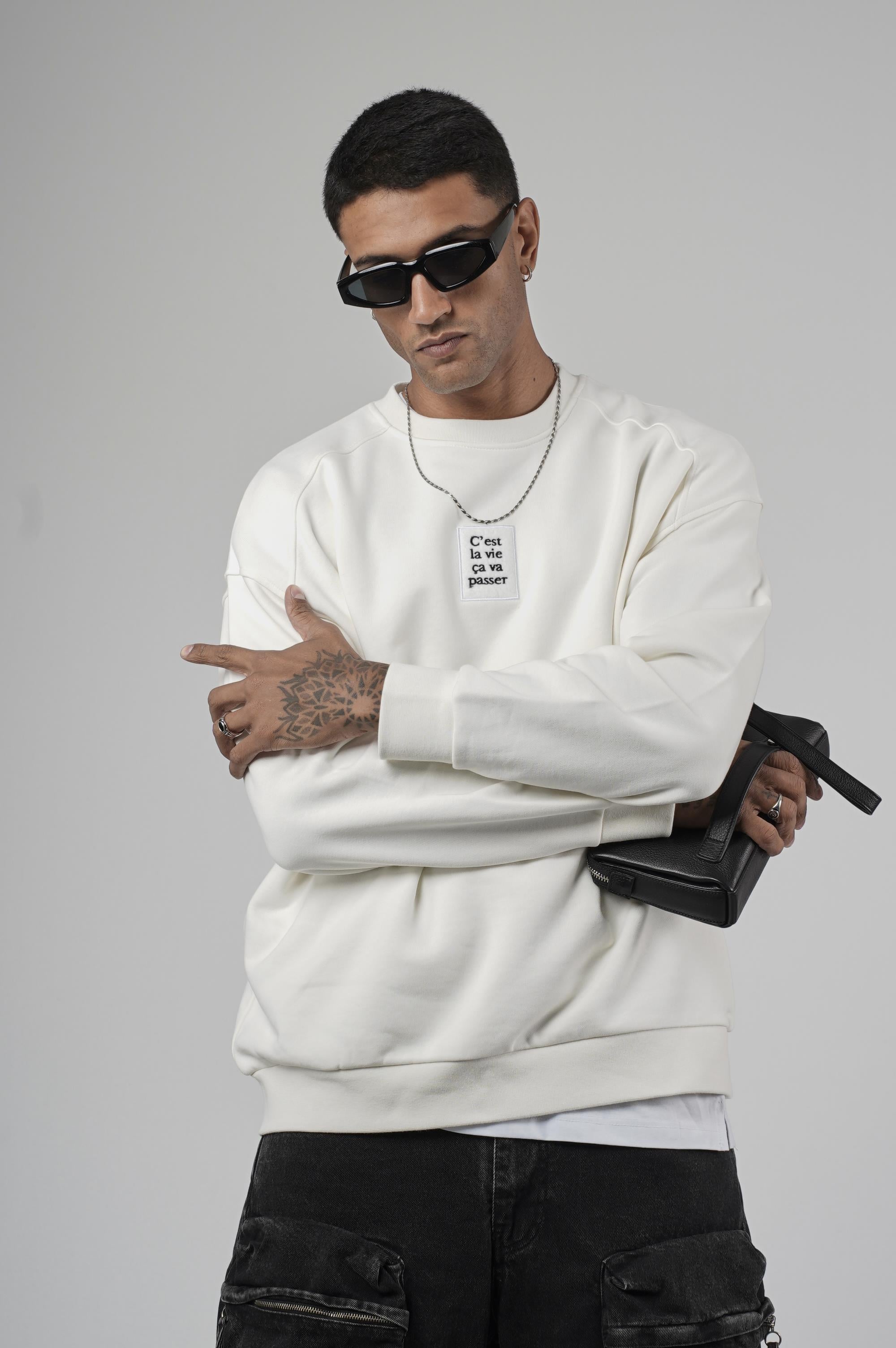 Bisiklet Yaka Önü Etiket Detaylı Oversize Basic Erkek Sweatshirt