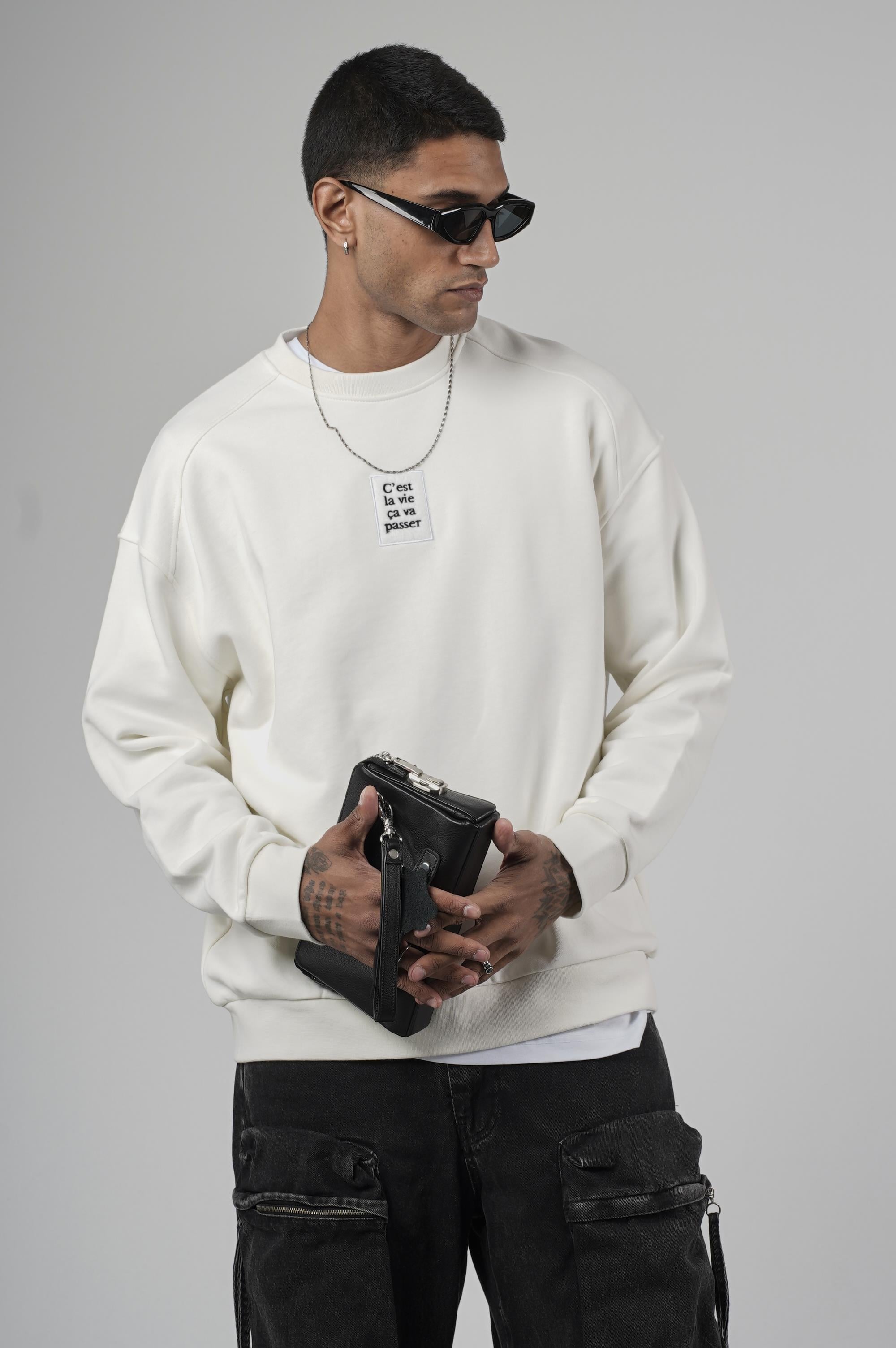 Bisiklet Yaka Önü Etiket Detaylı Oversize Basic Erkek Sweatshirt