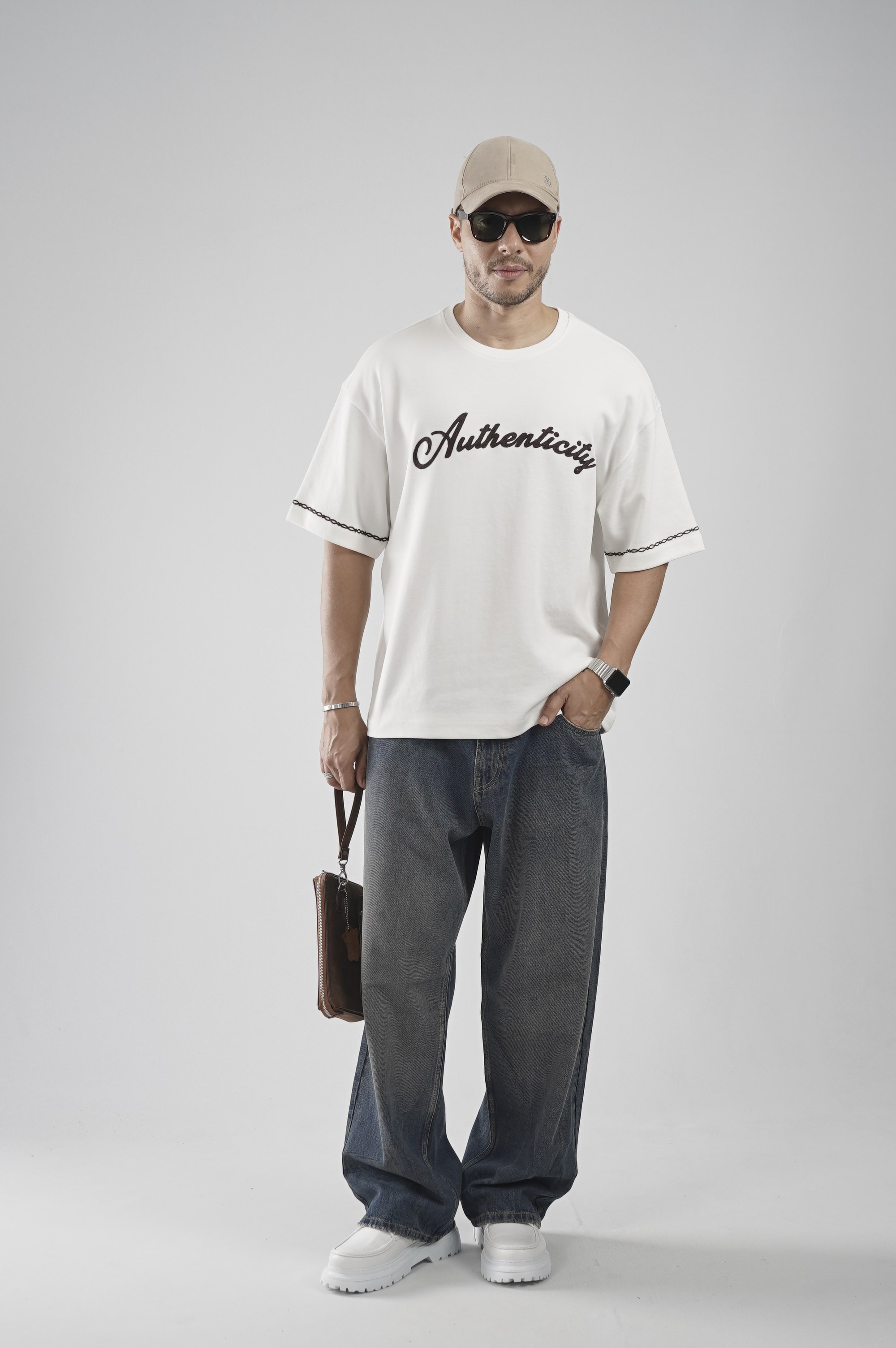 Oversize Kalıp Authenticity Nakış Detaylı Tişört