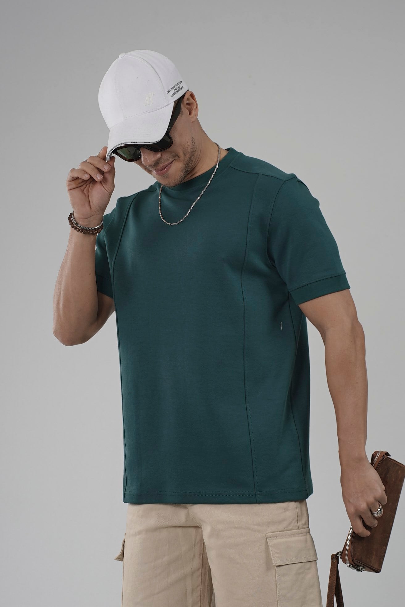 Regular Kalıp Çımalı Kol Manşetli Düz Basic Tişört