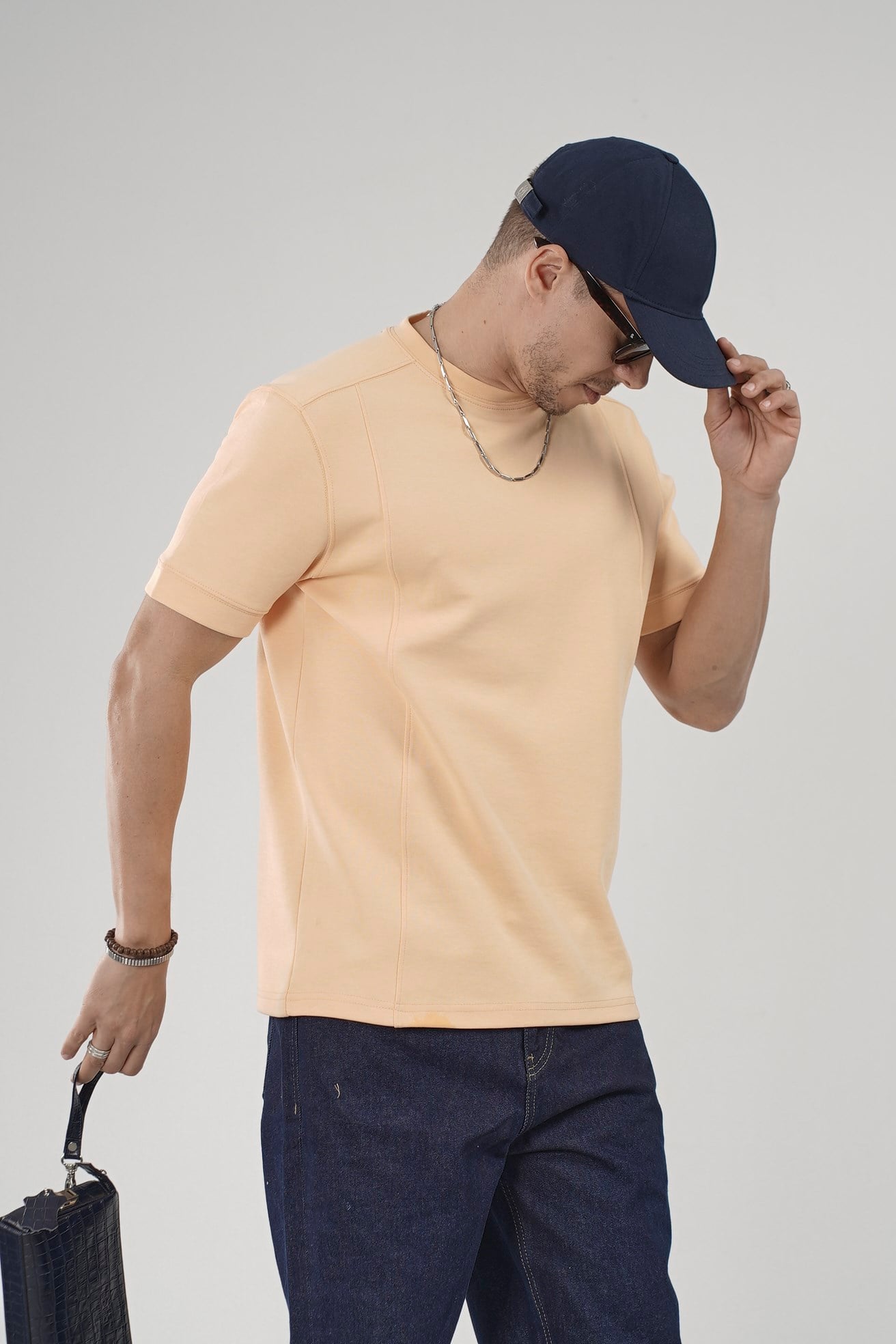 Regular Kalıp Çımalı Kol Manşetli Düz Basic Tişört