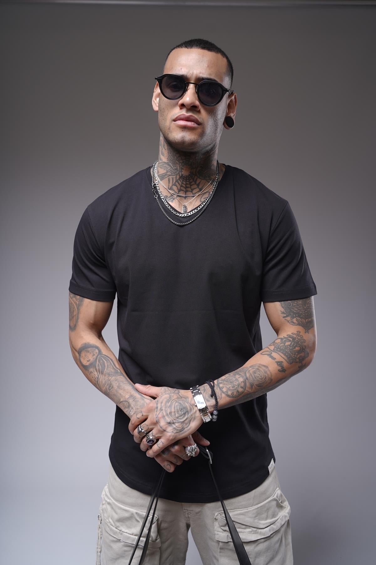 V Yaka Düz Basic Regular Kalıp Erkek Tişört