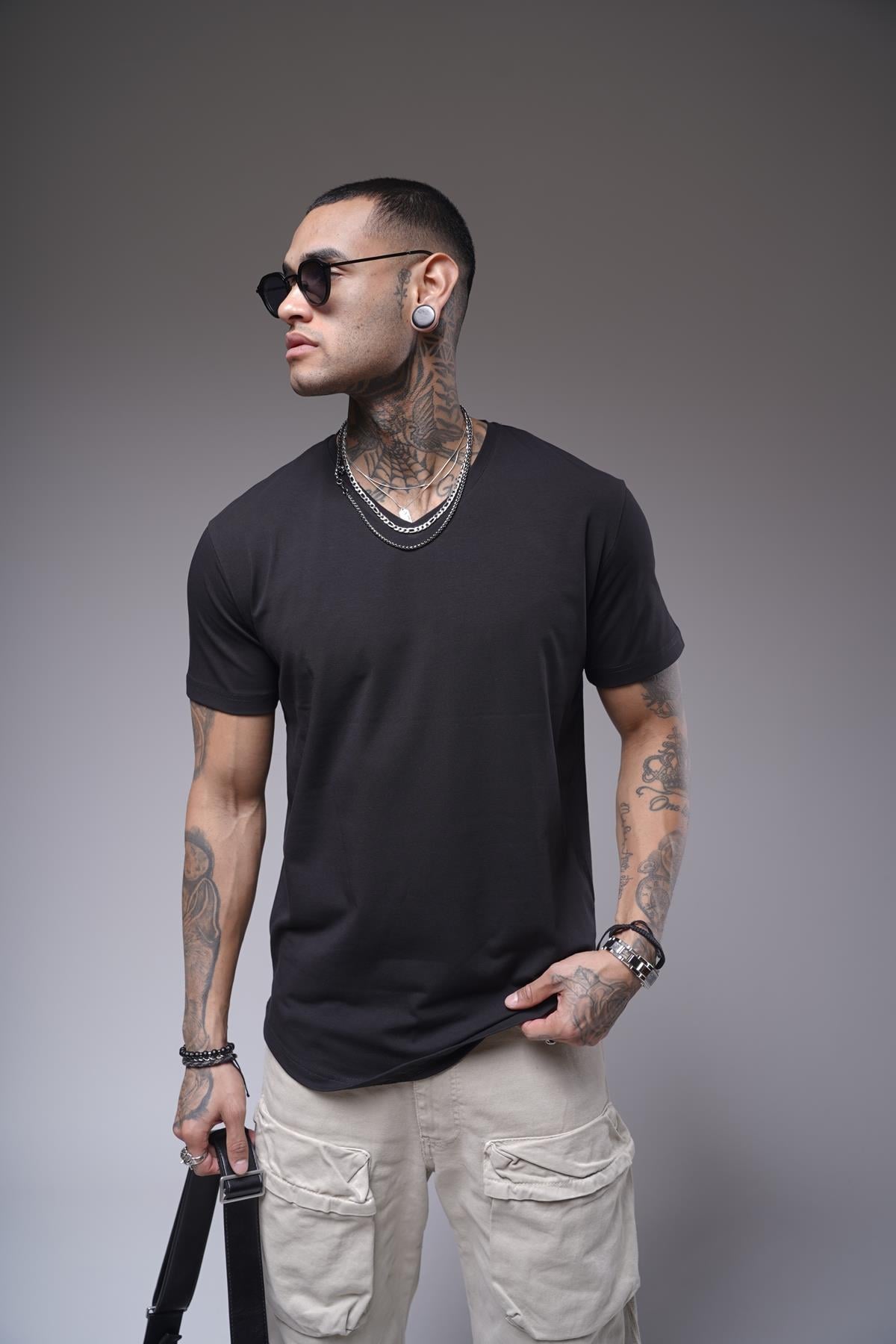 V Yaka Düz Basic Regular Kalıp Erkek Tişört