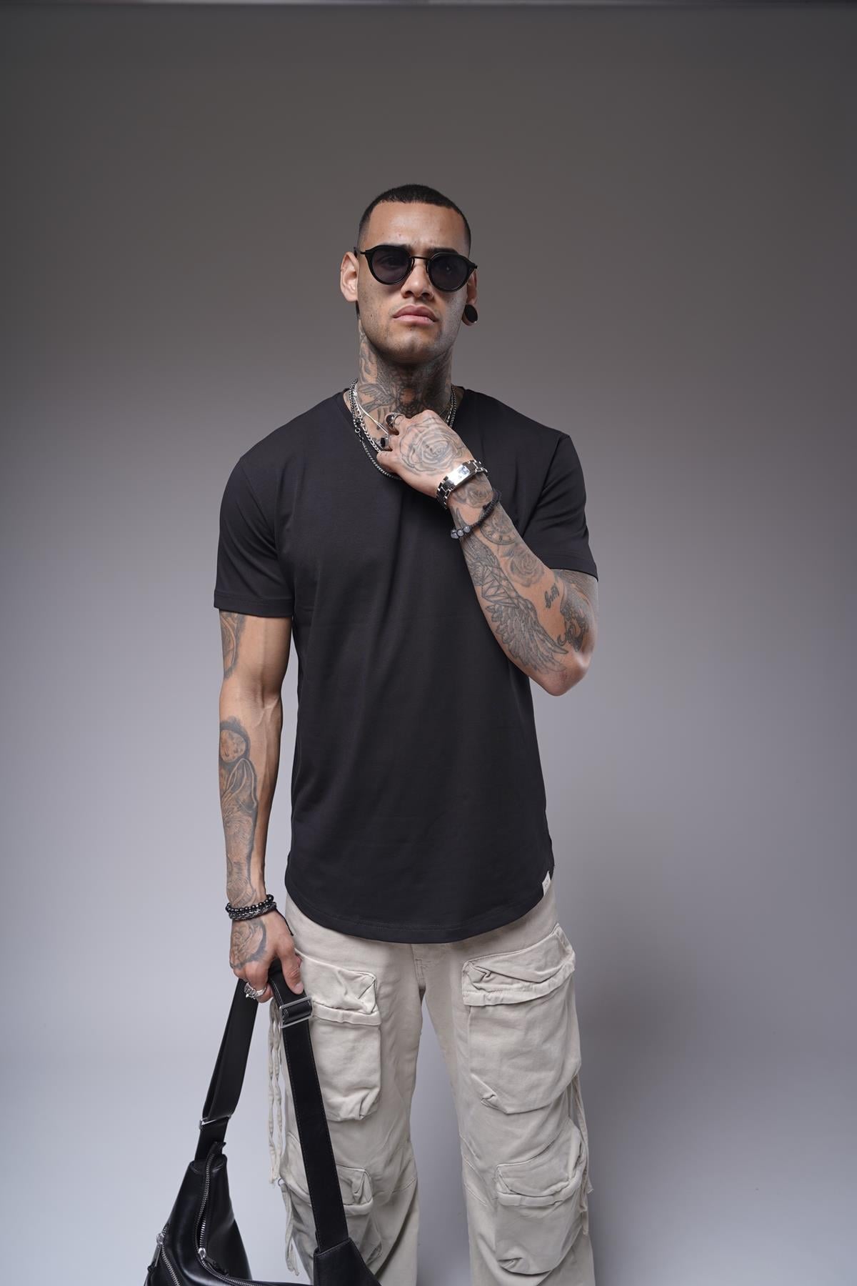 V Yaka Düz Basic Regular Kalıp Erkek Tişört