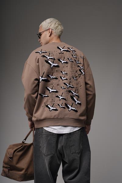 Bisiklet Yaka Sırtı Leylek Baskılı Nakışlı Oversize Kalıp Sweatshirt