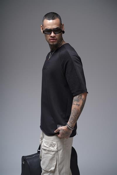 Kabartma Baskılı Garni Detaylı Reglan Kol Oversize Kalıp Unisex Tişört