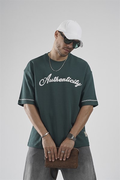 Oversize Kalıp Authenticity Nakış Detaylı Tişört